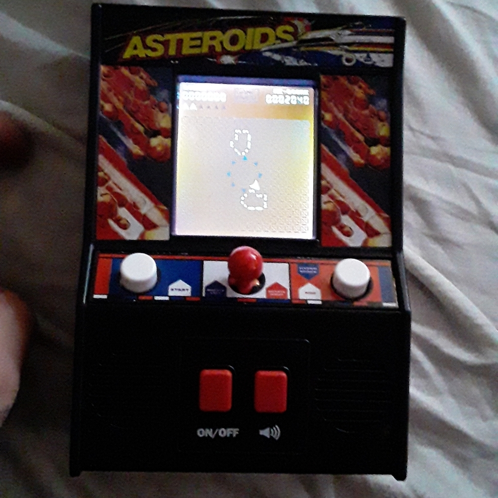 Miniature Remake,Vintage Atari Game Asteroids 1979